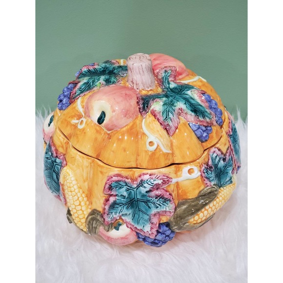 Vintage ceramic serving bowl with lid - Picture 9 of 9